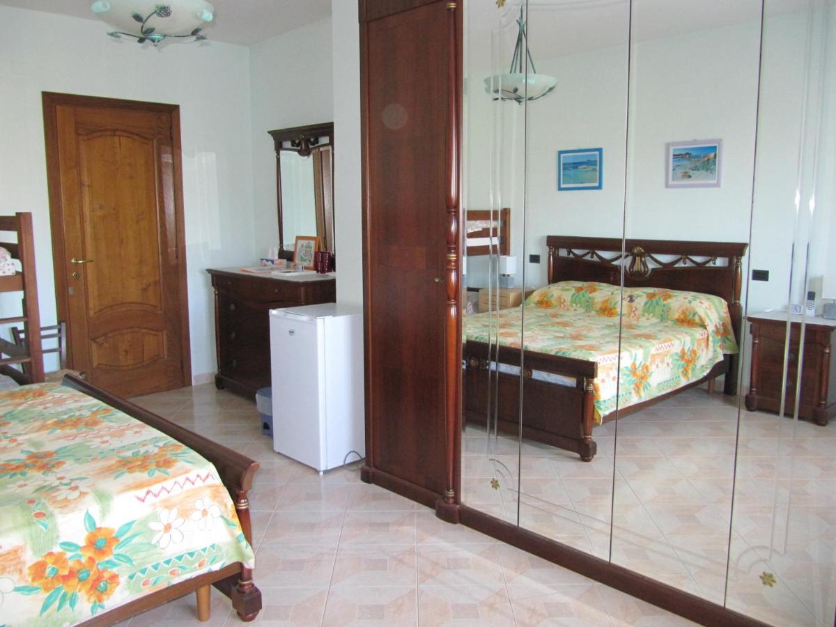 Il Portico Bed and Breakfast Uras Buitenkant foto
