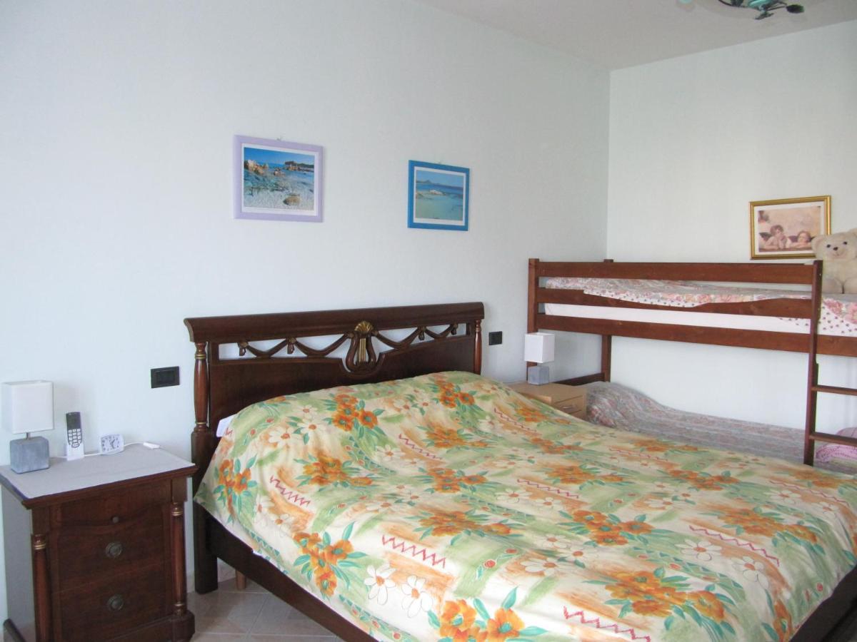 Il Portico Bed and Breakfast Uras Buitenkant foto