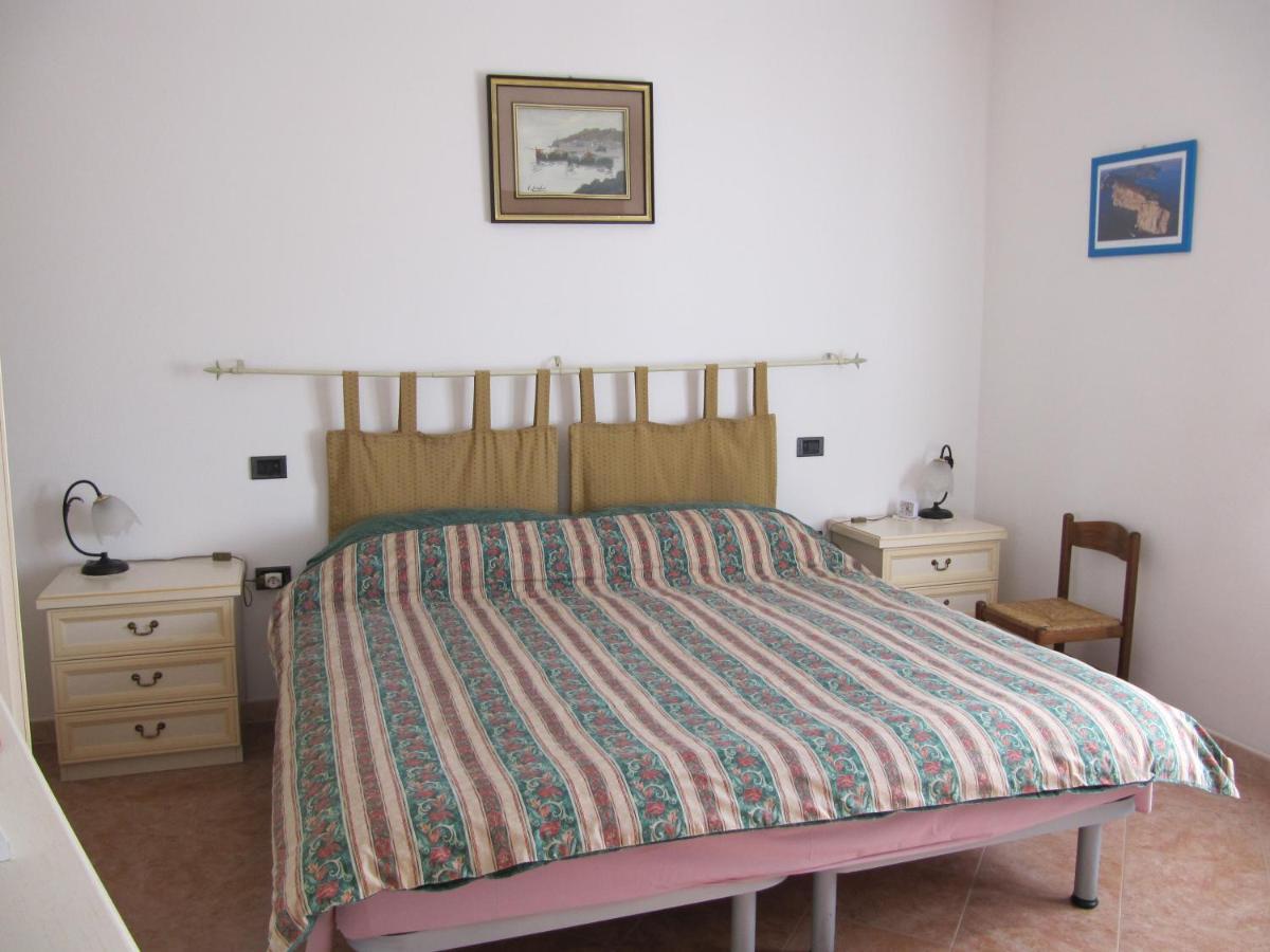 Il Portico Bed and Breakfast Uras Buitenkant foto