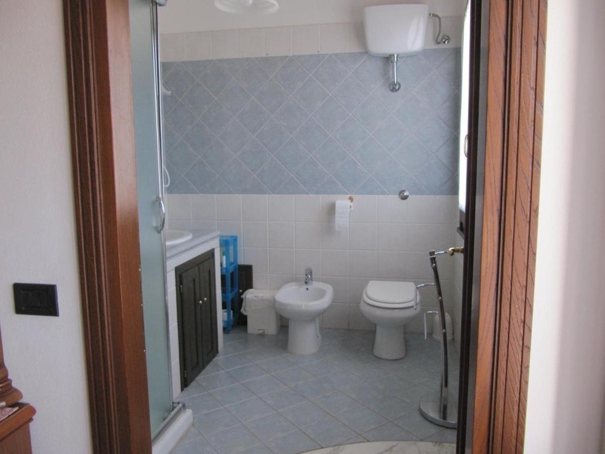 Il Portico Bed and Breakfast Uras Buitenkant foto