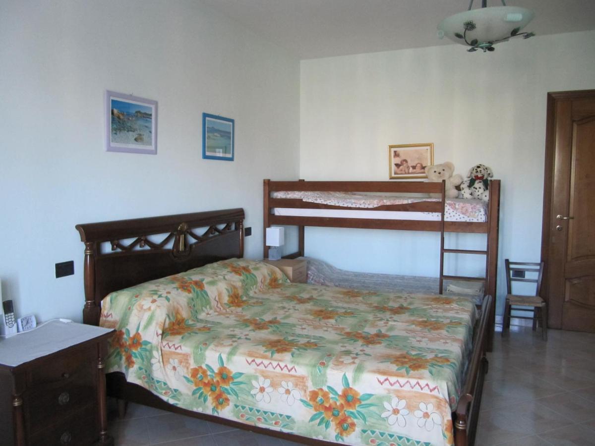 Il Portico Bed and Breakfast Uras Buitenkant foto