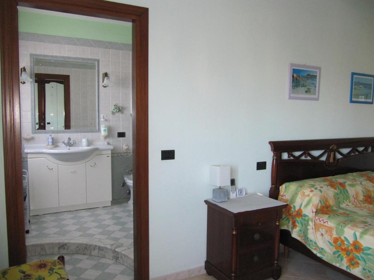 Il Portico Bed and Breakfast Uras Buitenkant foto