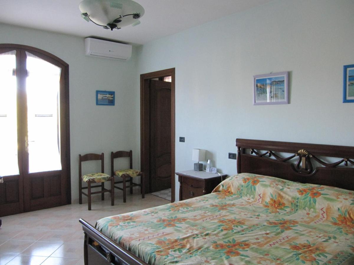 Il Portico Bed and Breakfast Uras Buitenkant foto