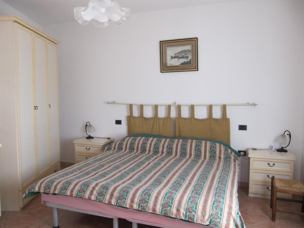 Il Portico Bed and Breakfast Uras Buitenkant foto