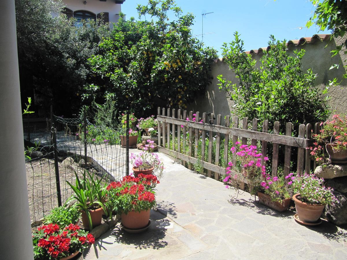 Il Portico Bed and Breakfast Uras Buitenkant foto