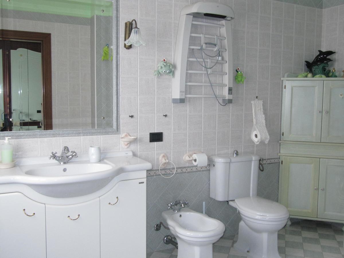 Il Portico Bed and Breakfast Uras Buitenkant foto