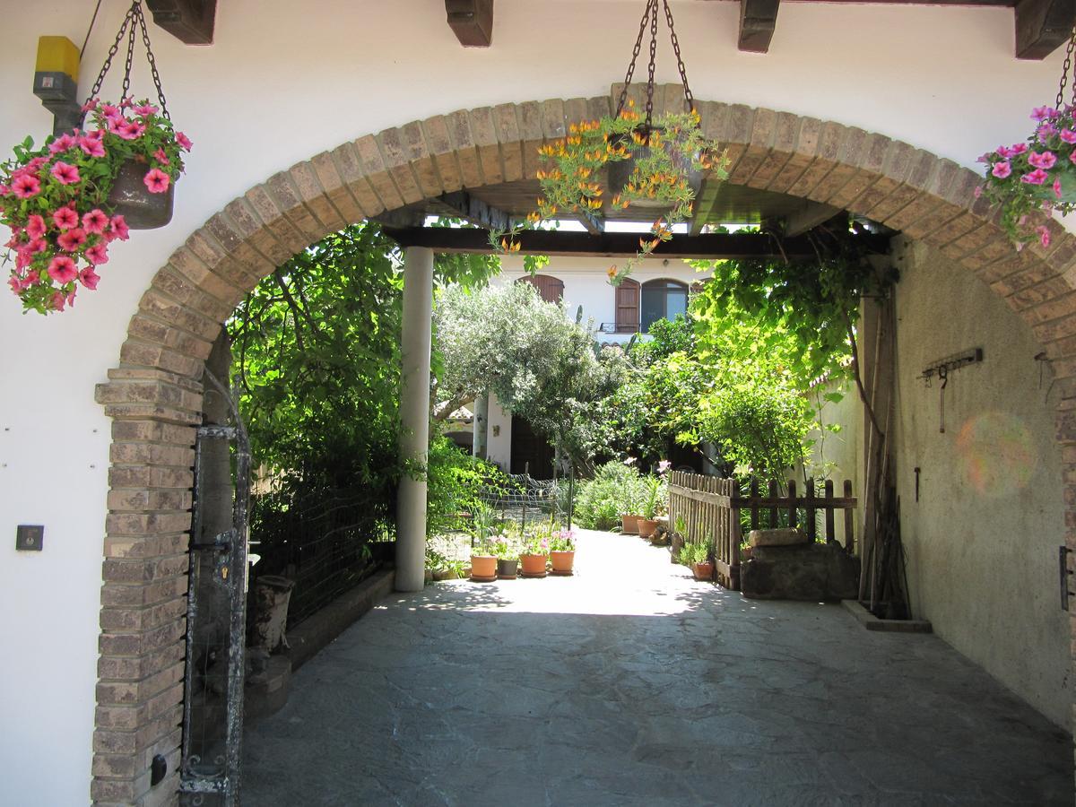 Il Portico Bed and Breakfast Uras Buitenkant foto
