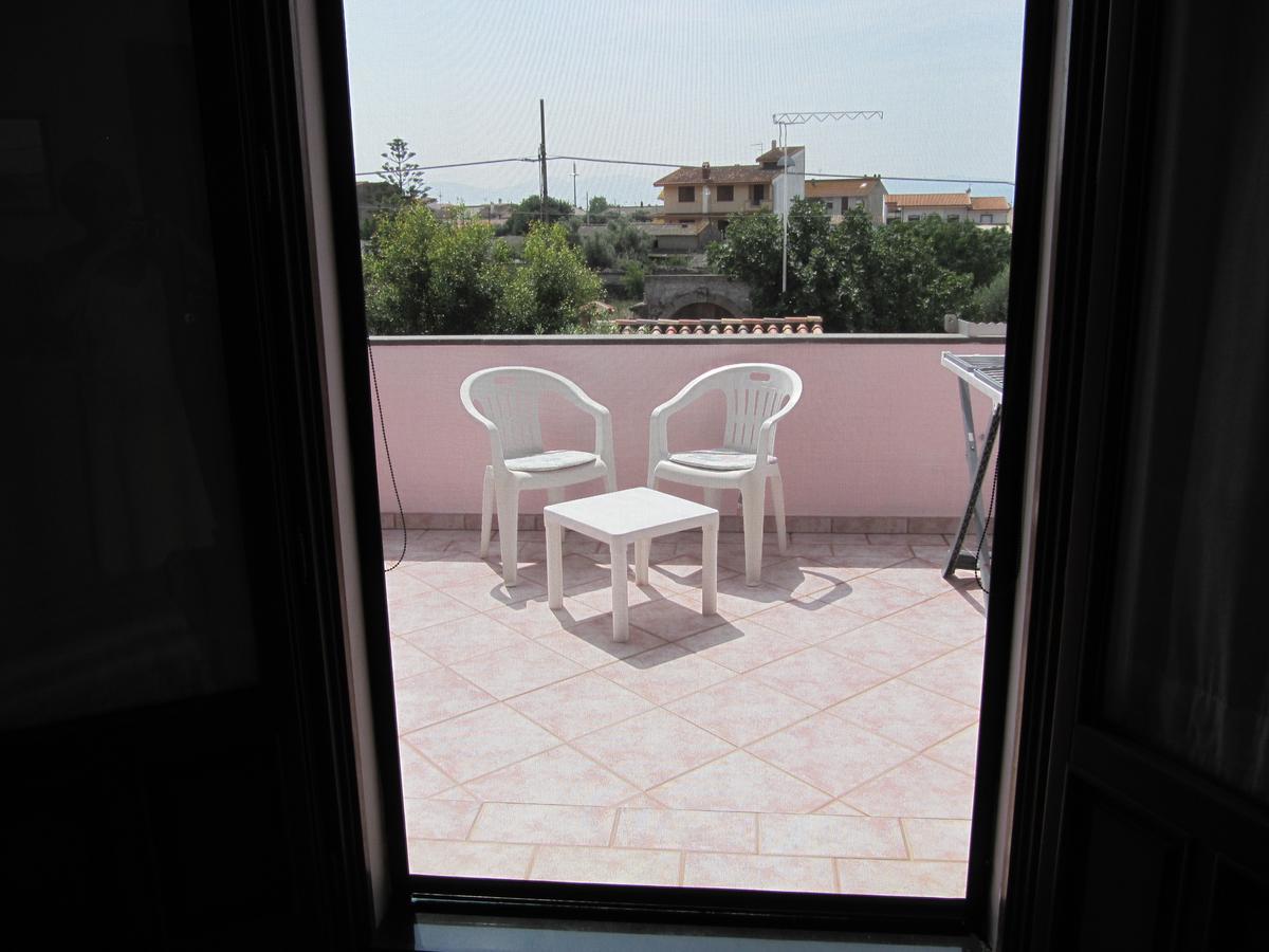 Il Portico Bed and Breakfast Uras Buitenkant foto